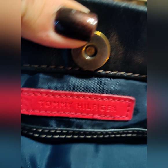 Tommy Hilfiger Purse EUC - Picture 5 of 8
